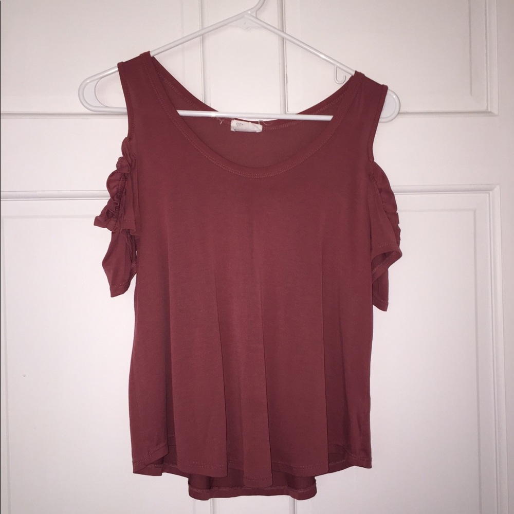 Cold shoulder mauve tank!